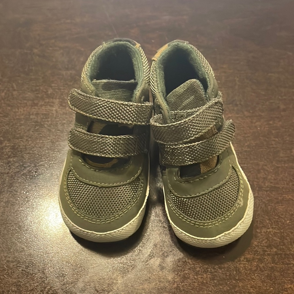Childrens Place 8-12 month booties